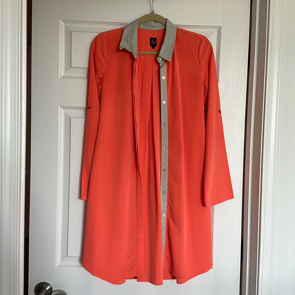 Dress with accordion back
